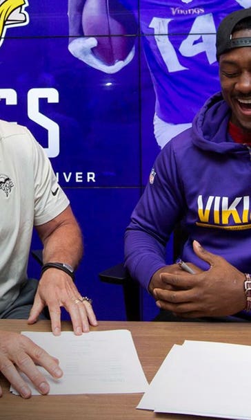 Top Tweets: Vikings' Diggs flashes $72 million smile